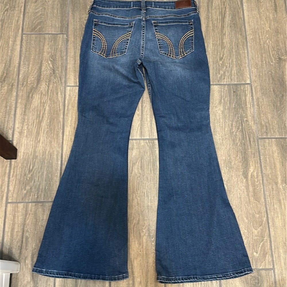 Hollister Women’s Low Rise Flare Blue Jeans, size 28S. NWT - Picture 7 of 7
